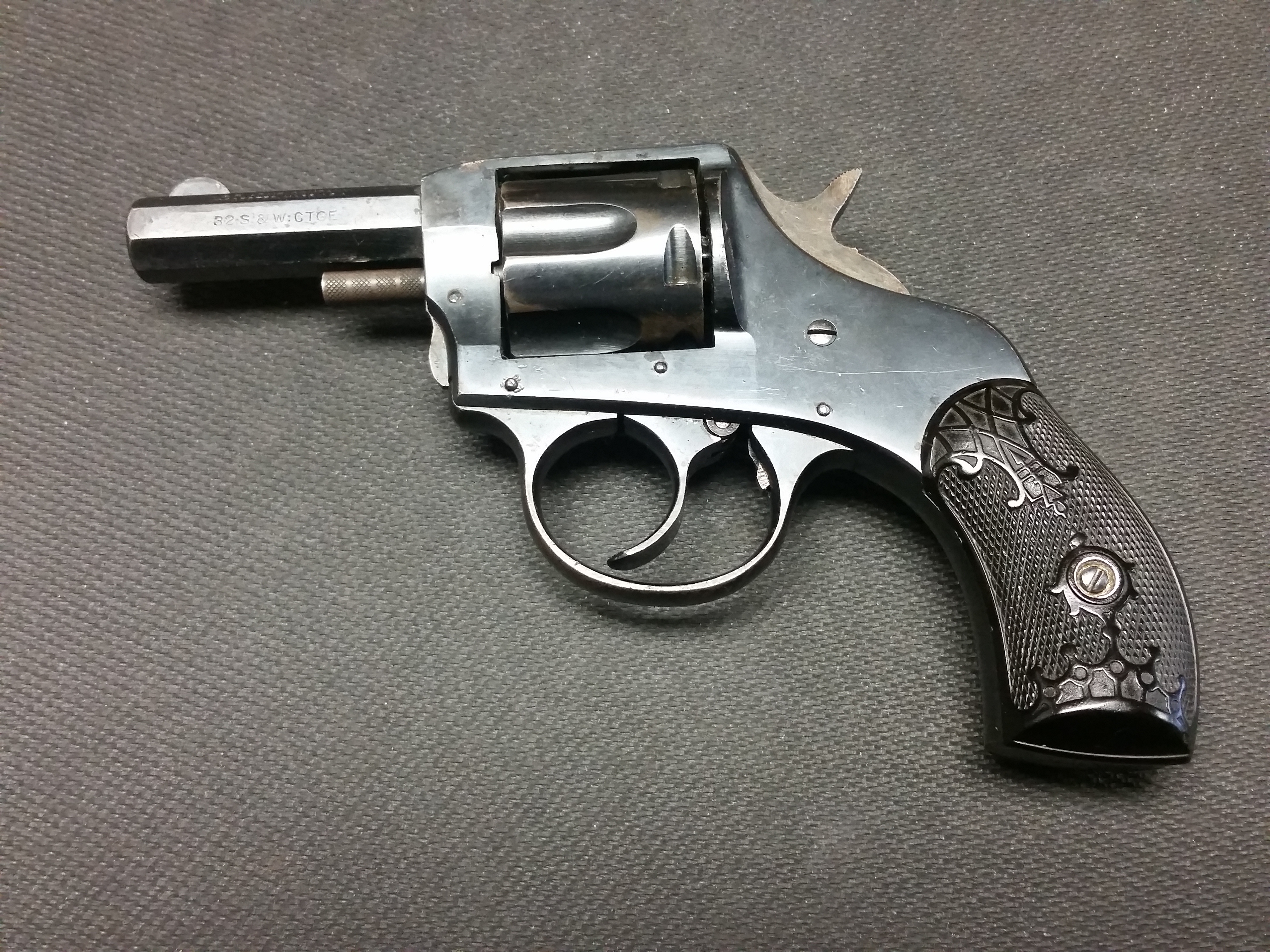 H&R Model the american 32 S&W double action Revolver 6 shot